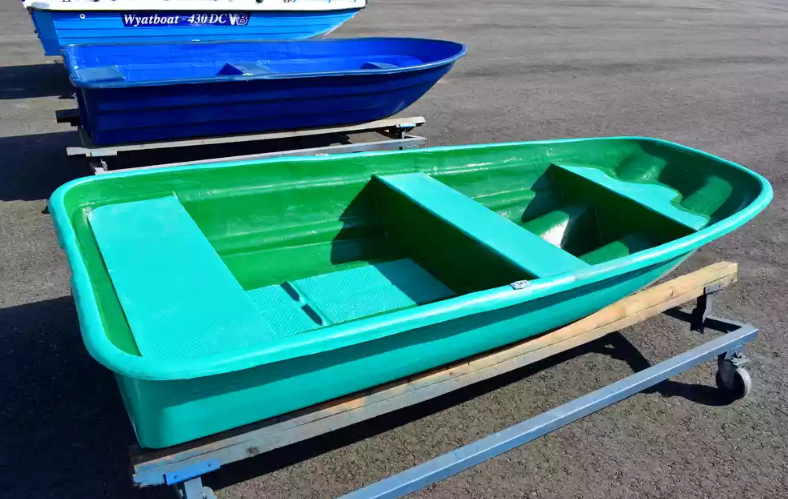 Стеклопластиковая лодка Старт (тримаран) в Великом Новгороде