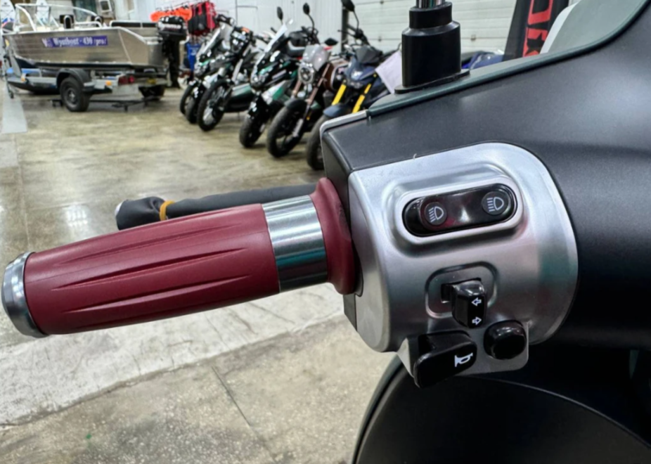 Скутер PROMAX Miami 240 (49) в Великом Новгороде