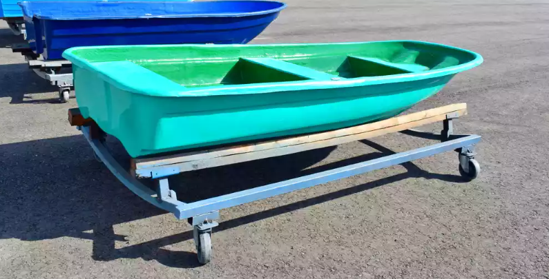 Стеклопластиковая лодка Старт (тримаран) в Великом Новгороде