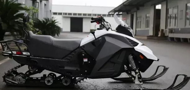 Снегоход ULAR 220 в Великом Новгороде