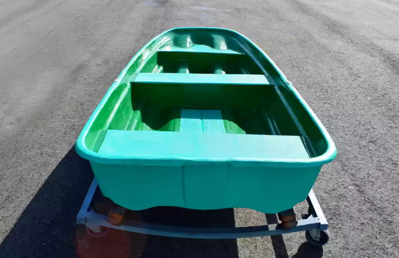 Стеклопластиковая лодка Старт (тримаран) в Великом Новгороде