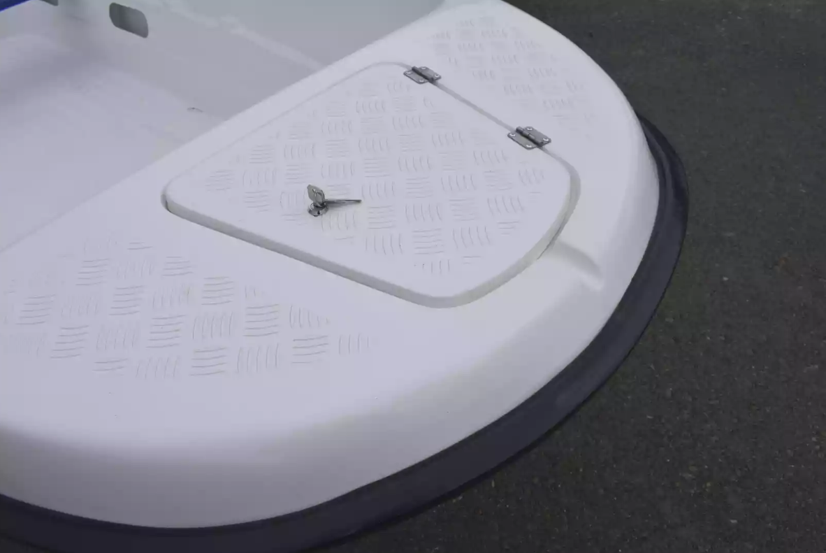 Стеклопластиковая лодка Пингвин New (тримаран) в Великом Новгороде