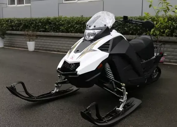 Снегоход ULAR 220 в Великом Новгороде