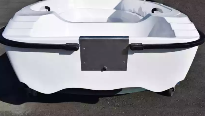 Стеклопластиковая лодка Пингвин (тримаран) в Великом Новгороде