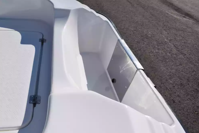 Стеклопластиковая лодка Пингвин (тримаран) в Великом Новгороде