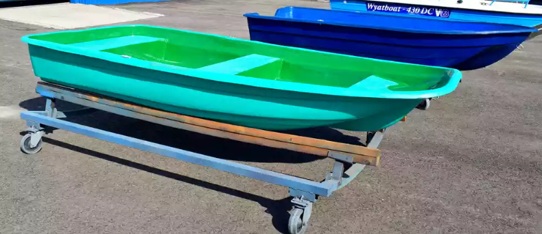 Стеклопластиковая лодка Старт (тримаран) в Великом Новгороде