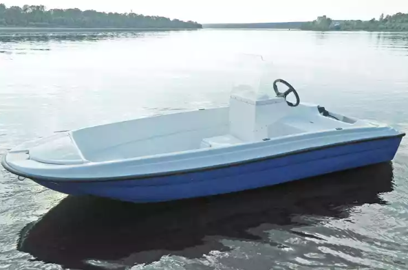 Стеклопластиковая лодка Пингвин с консолью (тримаран) в Великом Новгороде
