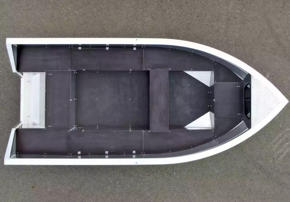 Алюминиевая лодка  Неман-420 в Великом Новгороде