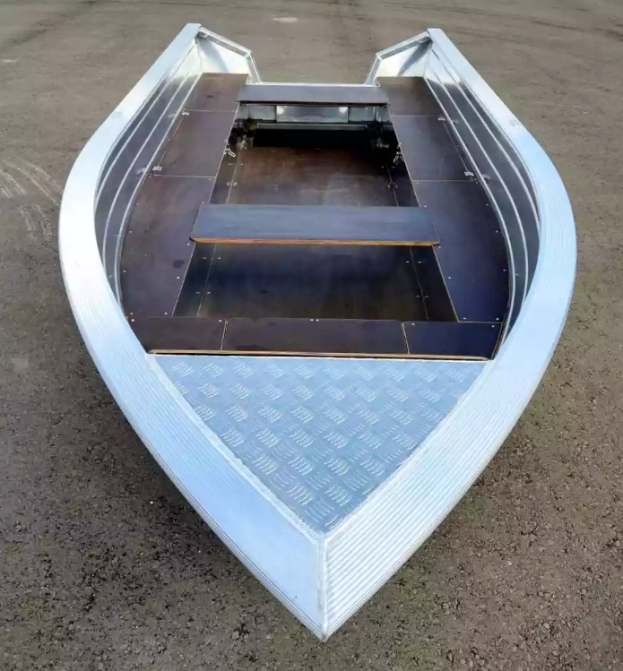 Алюминиевая лодка Неман-400 в Великом Новгороде