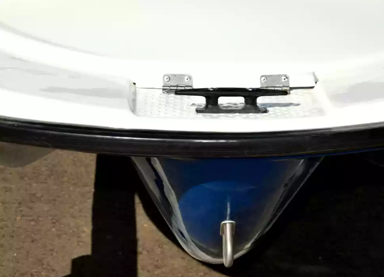 Стеклопластиковая лодка Пингвин с консолью (тримаран) в Великом Новгороде