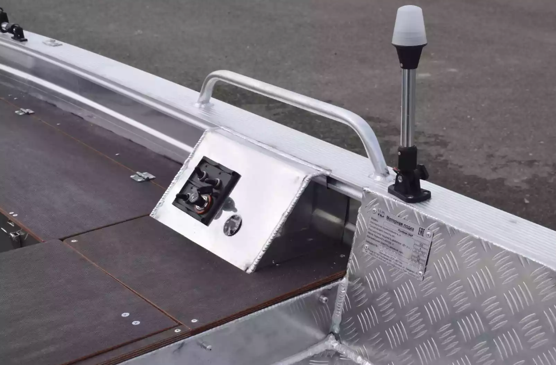 Алюминиевая лодка Wyatboat-390РМ в Великом Новгороде