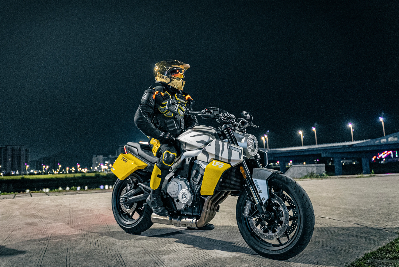 Мотоцикл Benda LFS 700 в Великом Новгороде