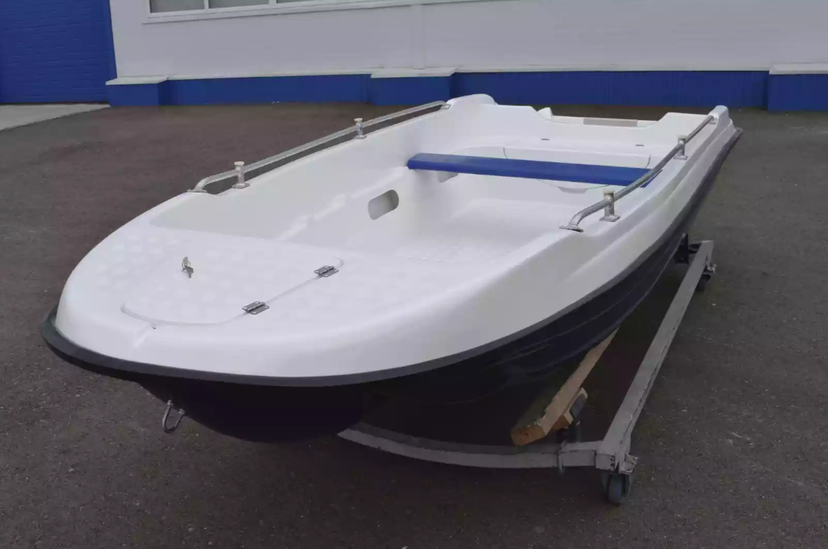Стеклопластиковая лодка Пингвин New (тримаран) в Великом Новгороде