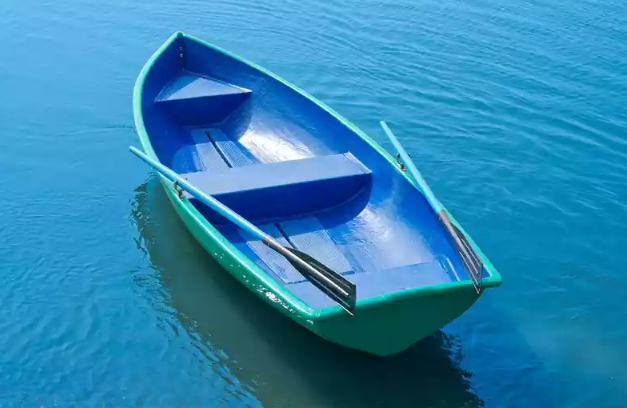 Стеклопластиковая лодка Дельфин в Великом Новгороде