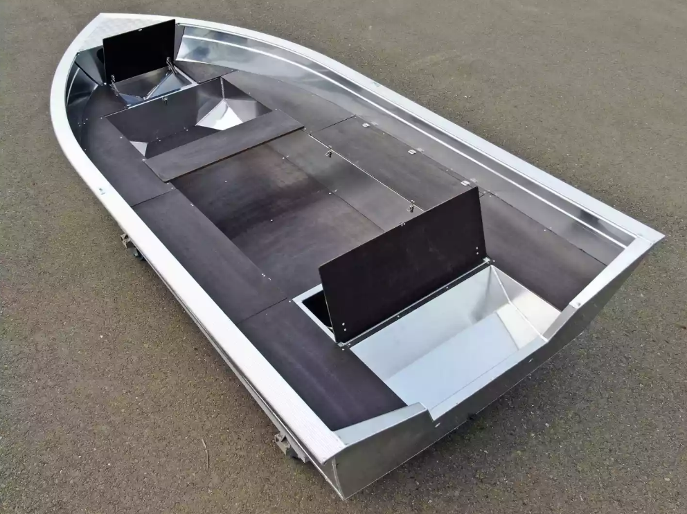 Алюминиевая лодка  Неман-420 в Великом Новгороде