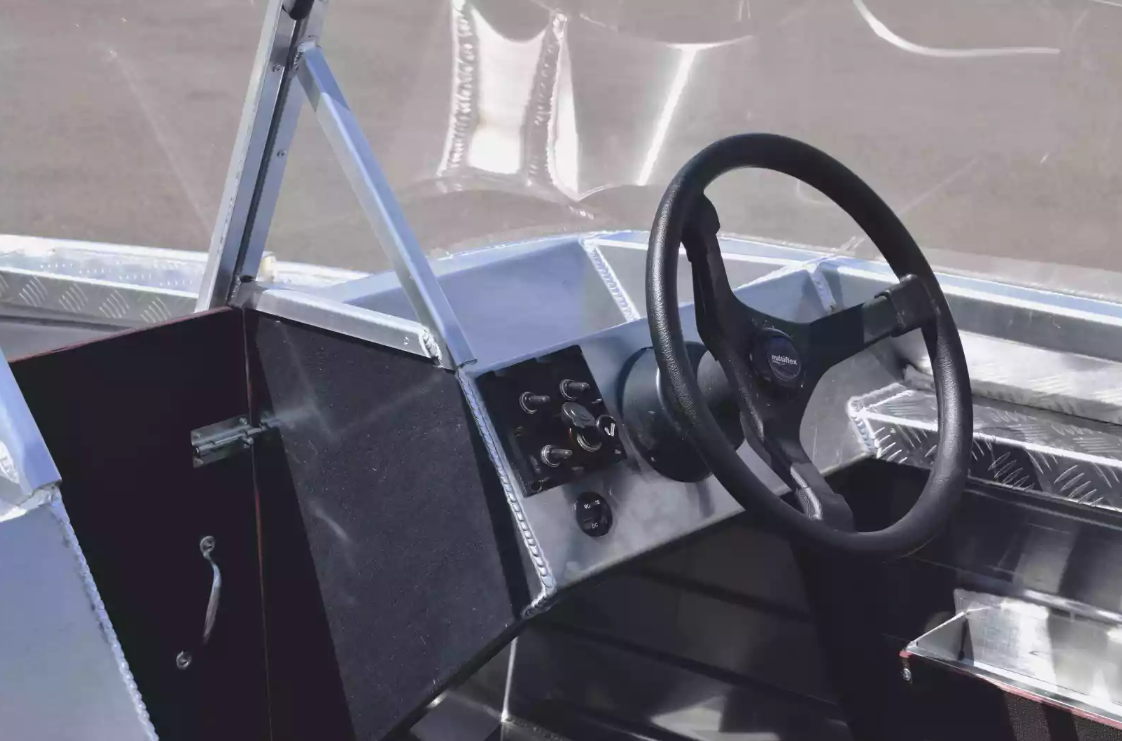 Алюминиевая лодка Wyatboat-390 DCM в Великом Новгороде