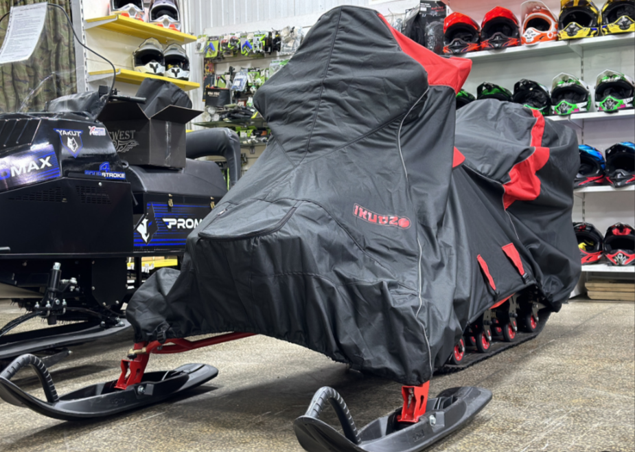 Чехол транспорт. снегохода IKUDZO HUNTER черно-красный Оксфорд ПРЕМИУМ качества с лого IKUDZO в Великом Новгороде