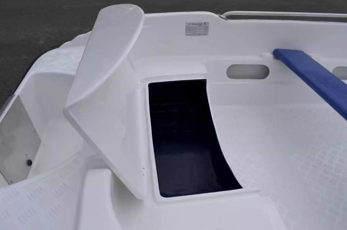 Стеклопластиковая лодка Пингвин New (тримаран) в Великом Новгороде