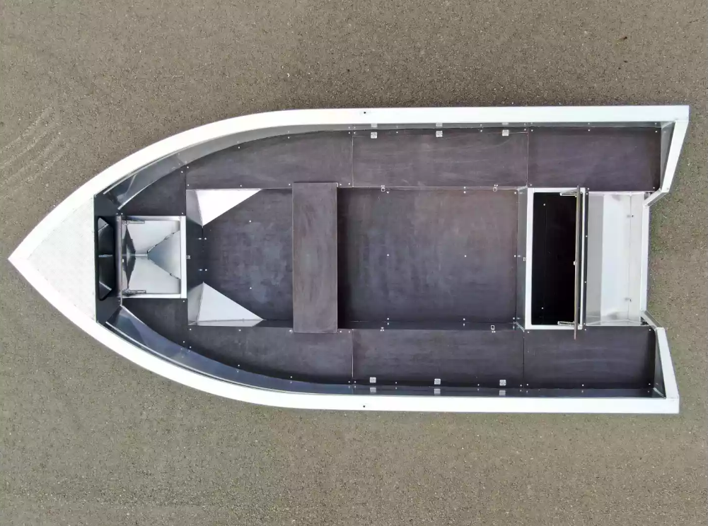 Алюминиевая лодка  Неман-420 в Великом Новгороде