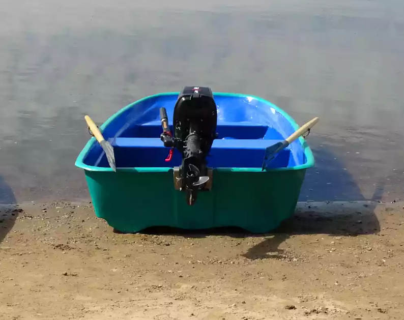 Стеклопластиковая лодка Старт (тримаран) в Великом Новгороде