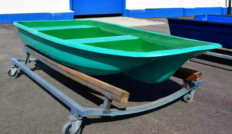 Стеклопластиковая лодка Старт (тримаран) в Великом Новгороде