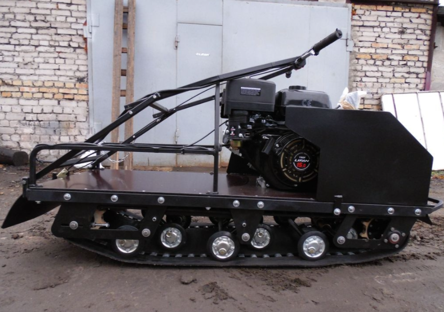 Мотобуксировщик AhtaR Зима 15 л/с с вариатором в Великом Новгороде