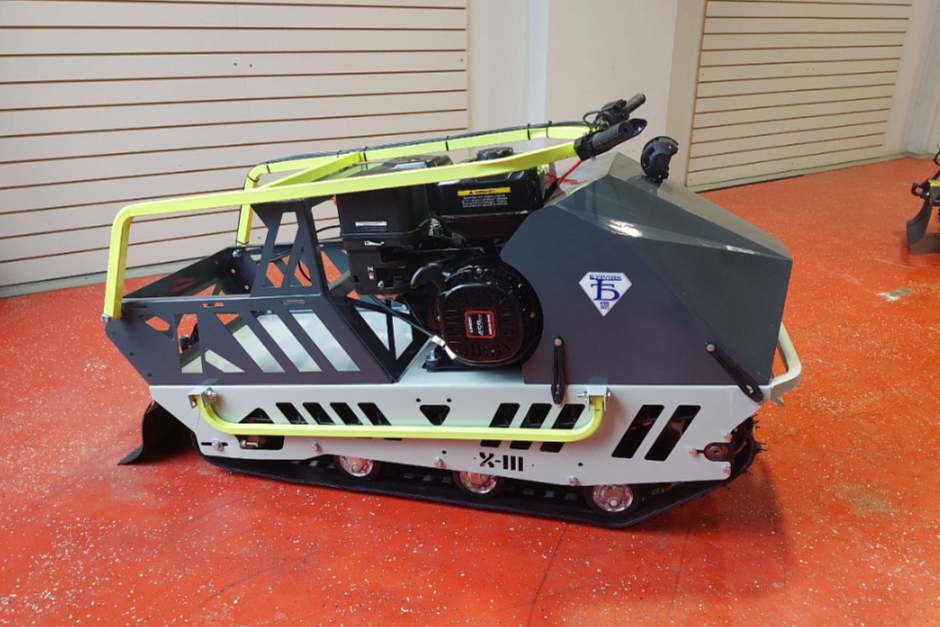 Мотобуксировщик Бурлак Пионер в Великом Новгороде