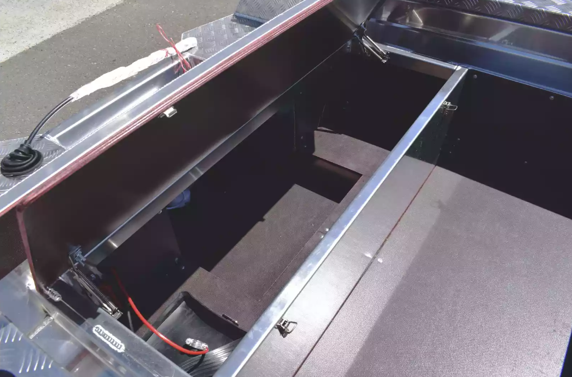 Алюминиевая лодка Wyatboat-390 DCM в Великом Новгороде