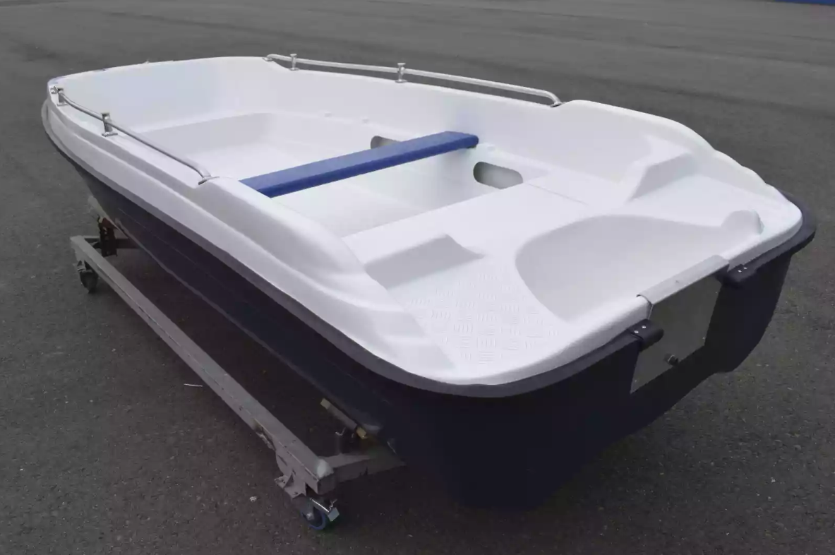 Стеклопластиковая лодка Пингвин New (тримаран) в Великом Новгороде