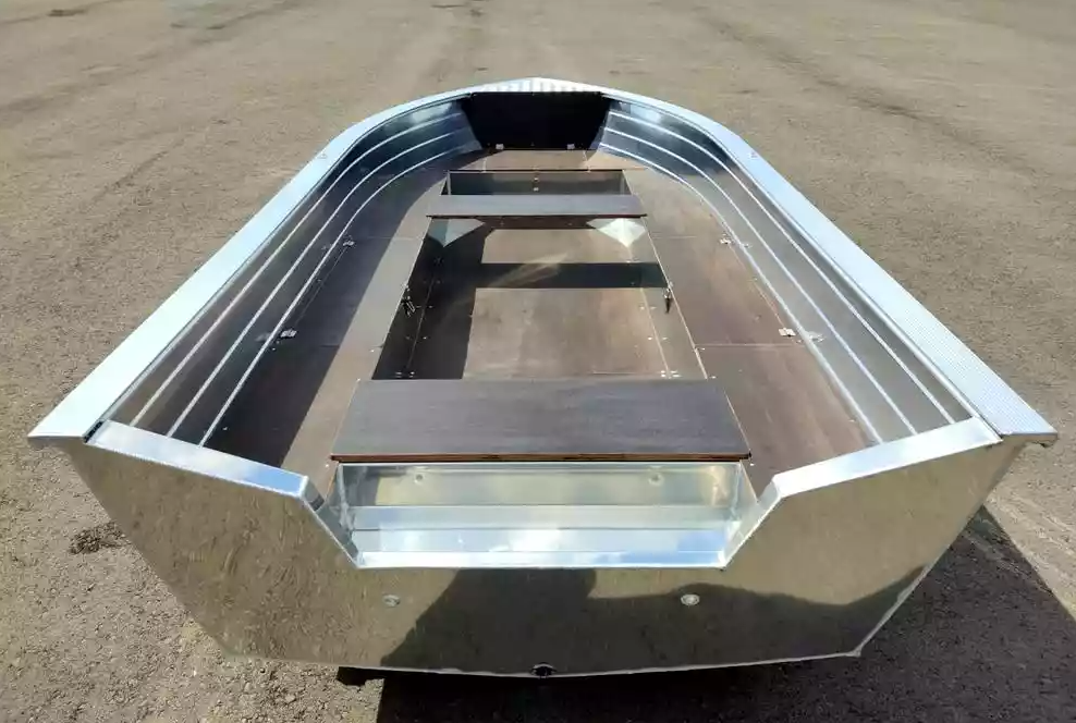 Алюминиевая лодка Неман-400 в Великом Новгороде