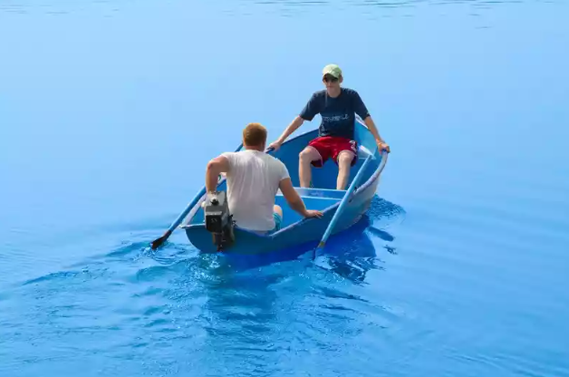 Стеклопластиковая лодка Омуль в Великом Новгороде