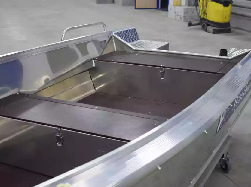 Алюминиевая лодка  Wyatboat-430 Р в Великом Новгороде