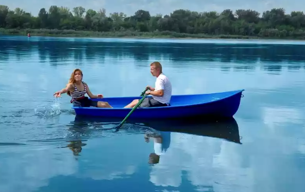 Стеклопластиковая лодка Дельфин в Великом Новгороде