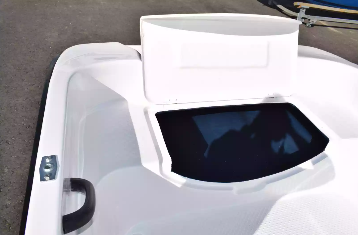 Стеклопластиковая лодка Пингвин (тримаран) в Великом Новгороде