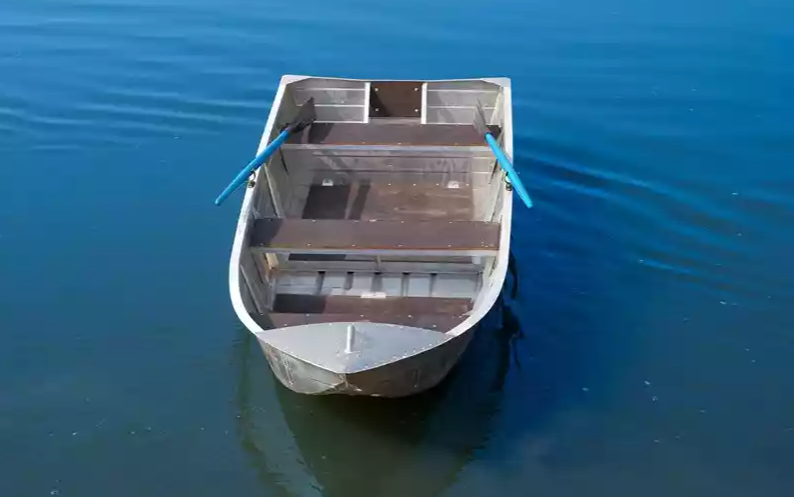 Алюминиевая лодка Вятка-Профи 37 в Великом Новгороде