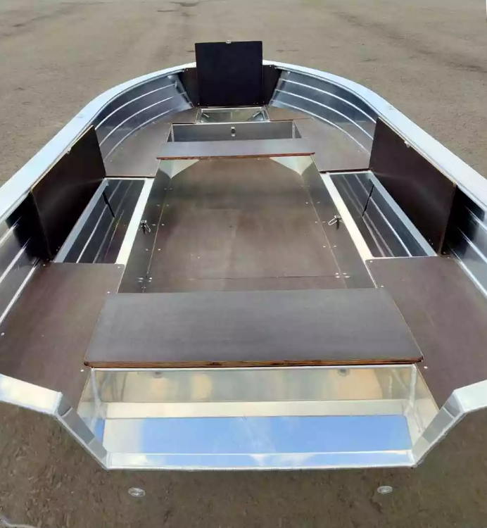 Алюминиевая лодка Неман-400 в Великом Новгороде