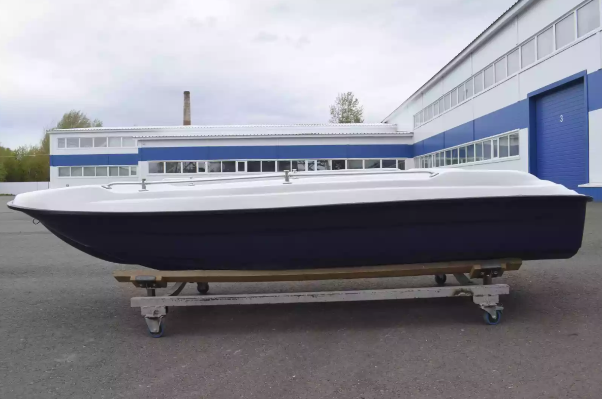 Стеклопластиковая лодка Пингвин New (тримаран) в Великом Новгороде