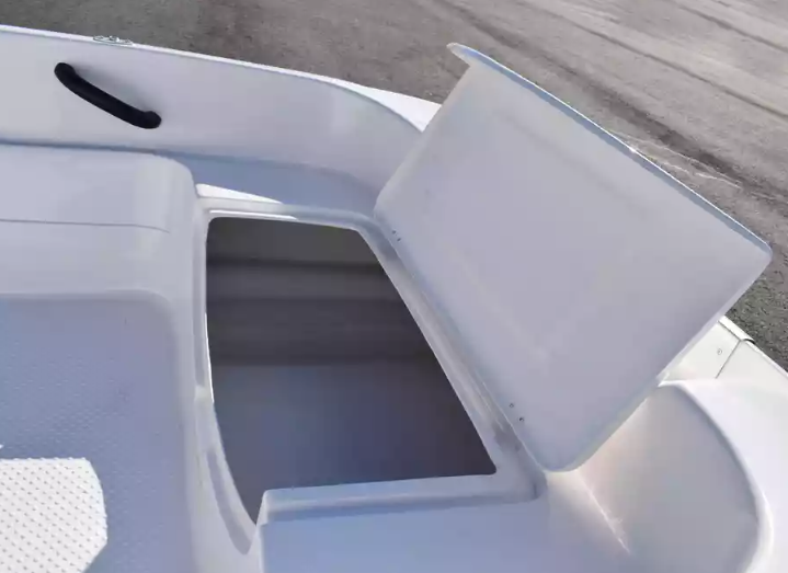 Стеклопластиковая лодка Пингвин (тримаран) в Великом Новгороде