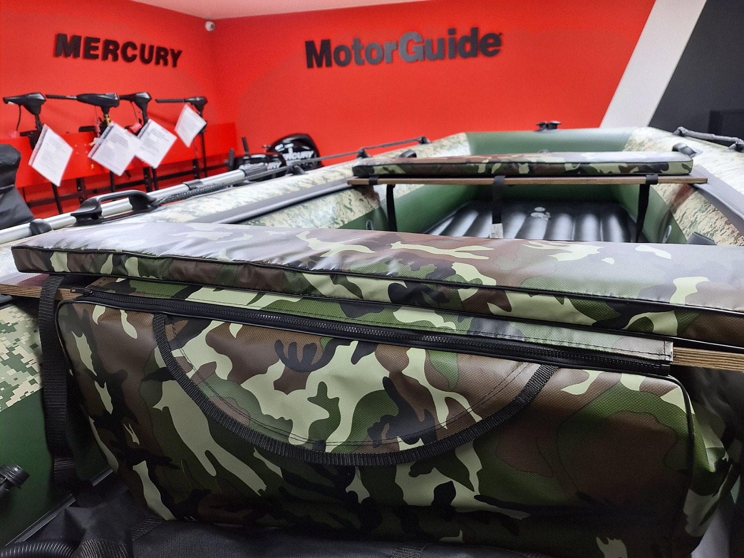 КОМПЛЕКТ МЯГКИХ НАКЛАДОК С СУМКОЙ ДЛЯ ЛОДОК 105Х20 КАМУФЛЯЖ в Великом Новгороде