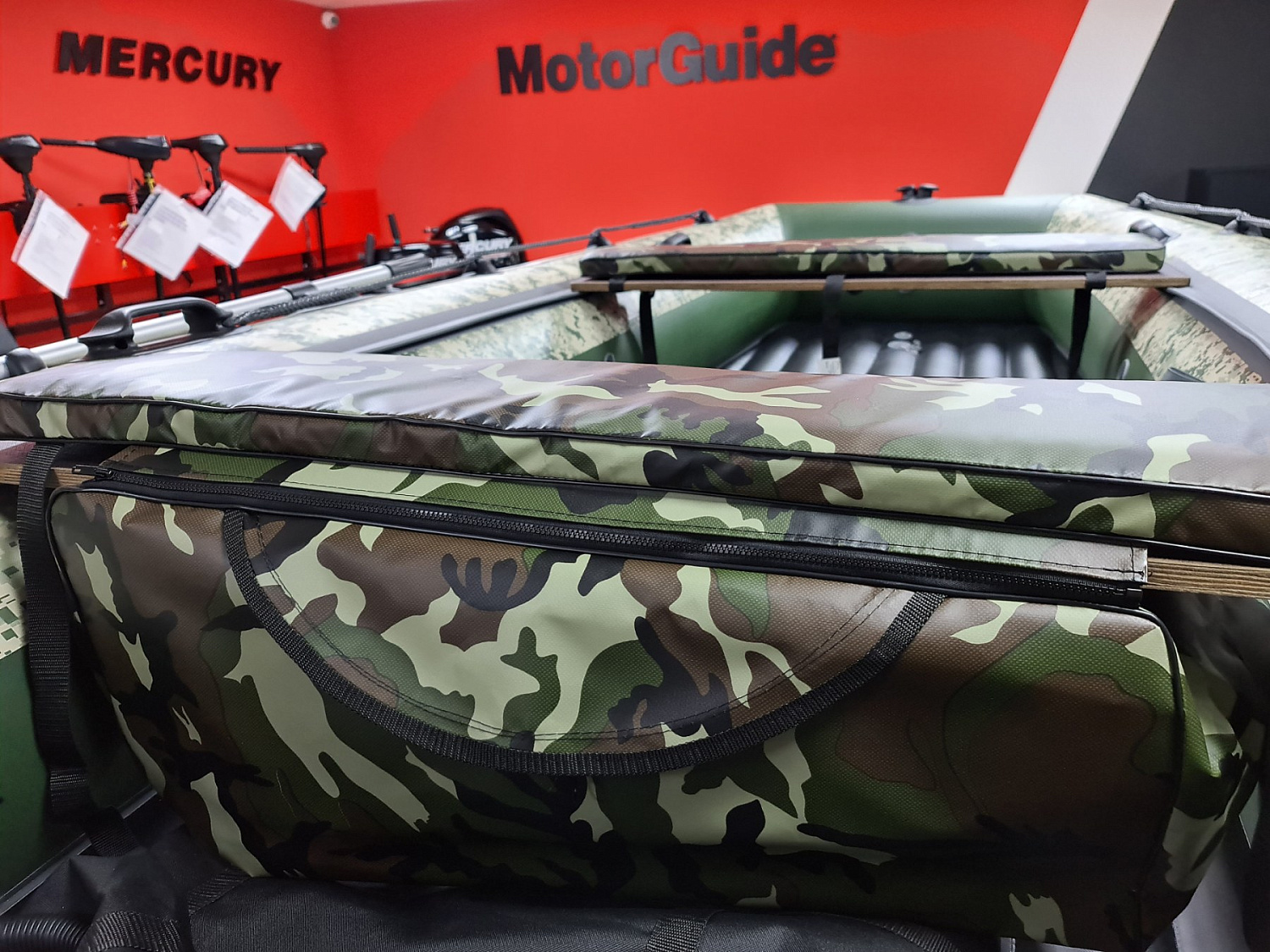 КОМПЛЕКТ МЯГКИХ НАКЛАДОК С СУМКОЙ ДЛЯ ЛОДОК 105Х20 КАМУФЛЯЖ в Великом Новгороде