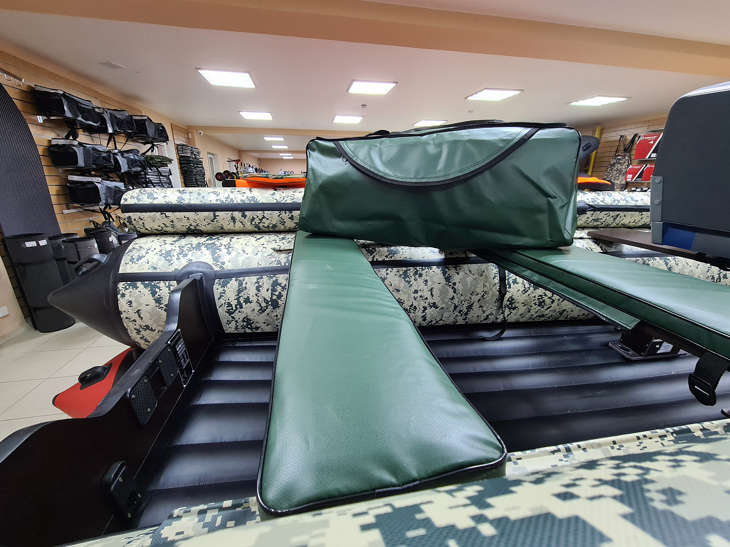 КОМПЛЕКТ МЯГКИХ НАКЛАДОК С СУМКОЙ ДЛЯ ЛОДОК 110Х20 ЗЕЛЕНЫЙ в Великом Новгороде